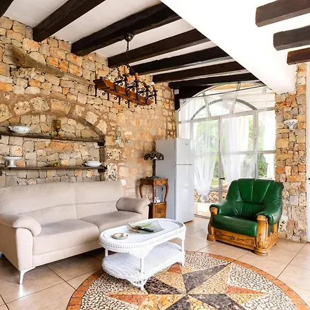 Tiziana Villa *