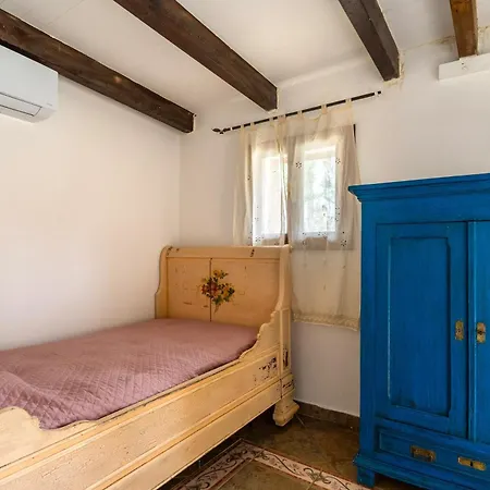 Tiziana Villa *