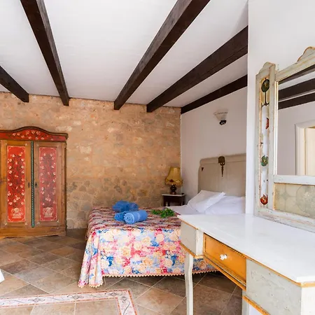 Tiziana Villa *