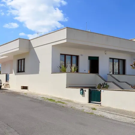 Tiziana Villa *